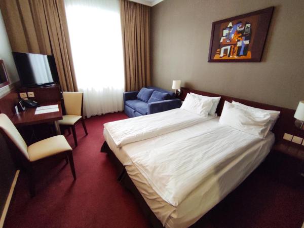 Premier Kraków Hotel : photo 4 de la chambre chambre familiale standard