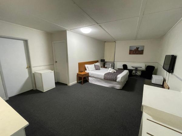 Parkside Inn Motel : photo 7 de la chambre chambre familiale