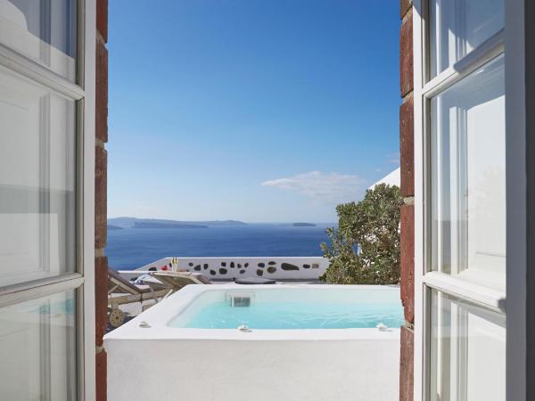 Atrina Canava 1894 : photo 6 de la chambre suite exécutive supérieure avec bain à remous extérieur - vue sur caldeira
