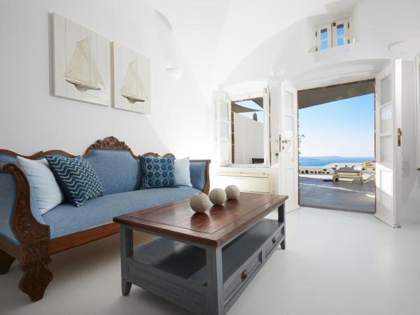 Atrina Canava 1894 : photo 8 de la chambre suite exécutive supérieure avec bain à remous extérieur - vue sur caldeira