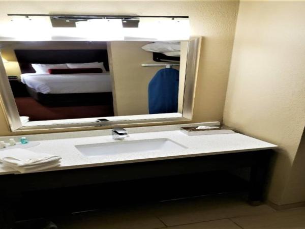 Quality Suites Nashville Airport : photo 2 de la chambre suite lit king-size – non-fumeurs