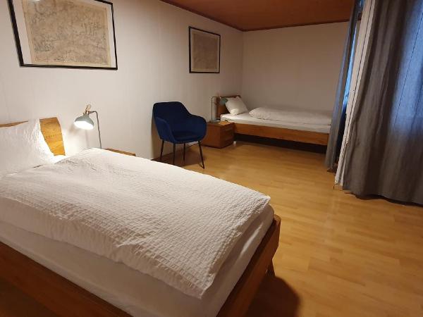 The Aarburg Hotel & Café : photo 7 de la chambre chambre familiale avec salle de bains