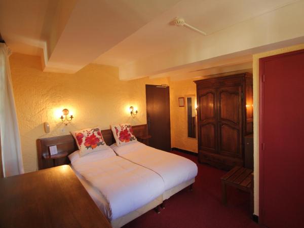 Hostellerie Le Beffroi : photo 5 de la chambre chambre double ou lits jumeaux avec douche 