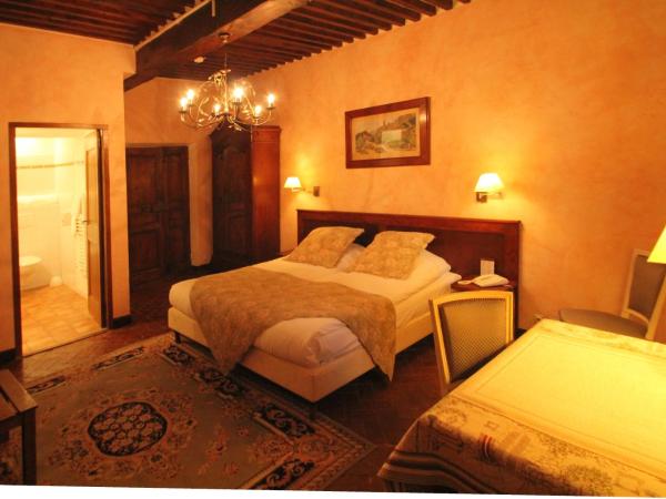 Hostellerie Le Beffroi : photo 2 de la chambre chambre double ou lits jumeaux avec baignoire