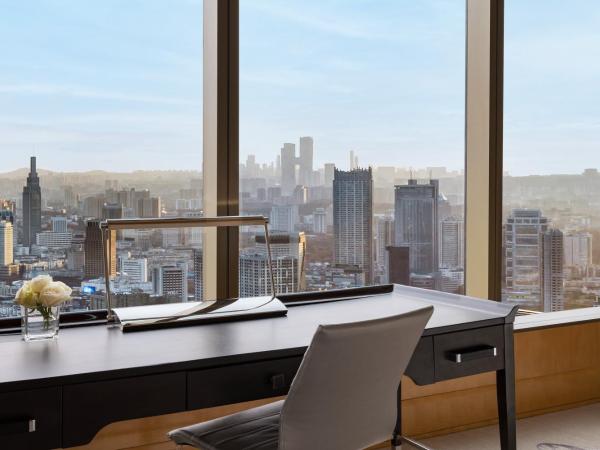 Shangri-La Nanjing : photo 3 de la chambre chambre lit king-size horizon – vue sur lac