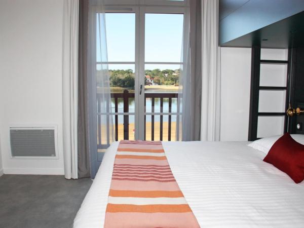 Hôtel du Parc & Spa : photo 2 de la chambre chambre double avec lits superposés - vue sur lac