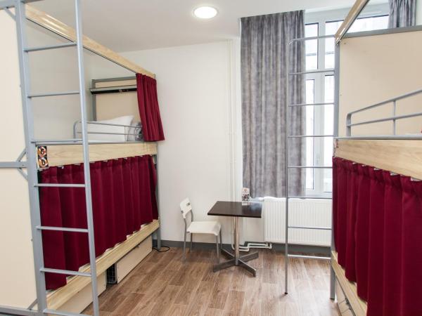 St Christopher's Inn Paris - Gare du Nord : photo 8 de la chambre lit dans dortoir de 4 lits avec salle de bains privative