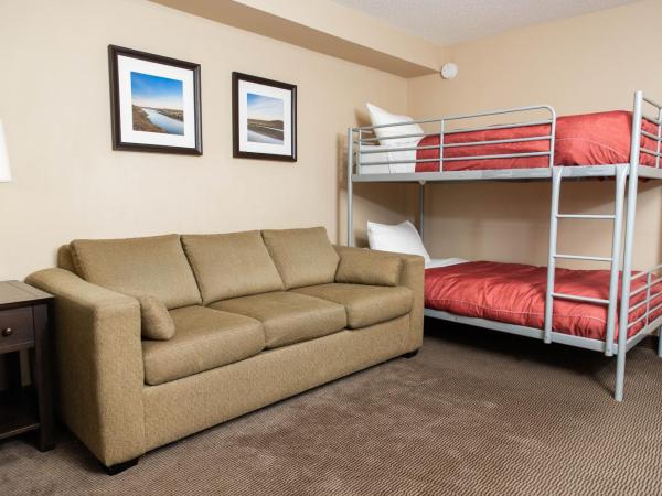 Baymont by Wyndham Red Deer : photo 1 de la chambre queen suite with pool walkout - main floor/non-smoking