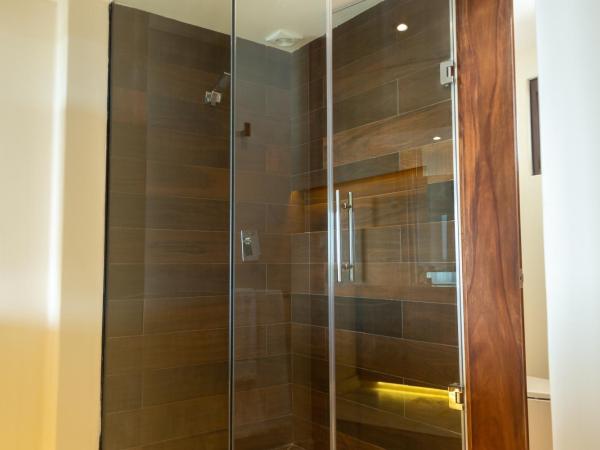 Hotel Beló Isla Mujeres - All Inclusive : photo 10 de la chambre suite lit king-size in love - vue sur océan