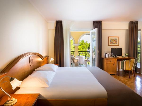 Maistra Select Island Hotel Katarina : photo 1 de la chambre chambre supérieure avec lit d'appoint
