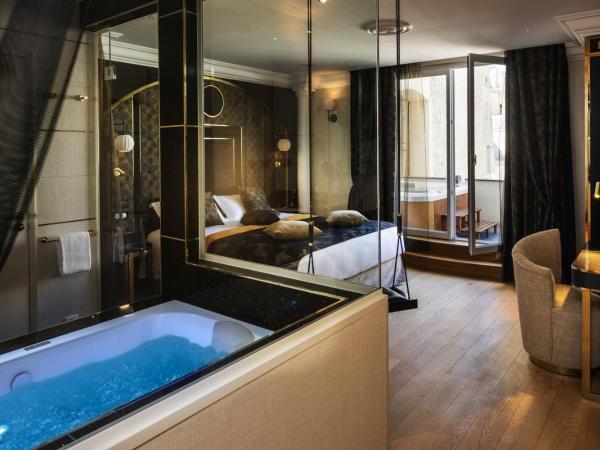 Paris j'Adore Hotel & Spa : photo 2 de la chambre hébergement luxe – bain de minuit avec jacuzzi et terrasse