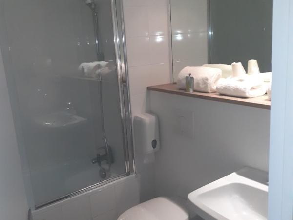 Kyriad Carcassonne - Aéroport : photo 4 de la chambre chambre lits jumeaux standard