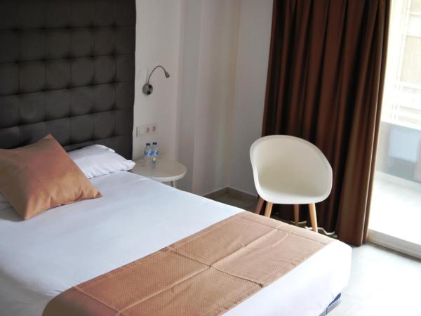 Estudiotel Alicante : photo 2 de la chambre chambre lits jumeaux