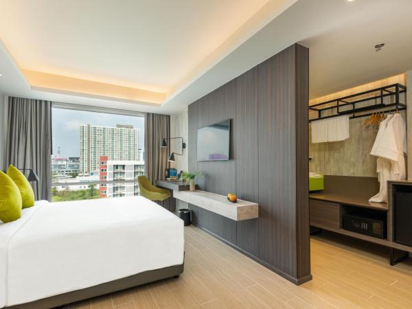 Maitria Hotel Rama 9 Bangkok - A Chatrium Collection : photo 5 de la chambre chambre king-size de luxe - vue sur la ville