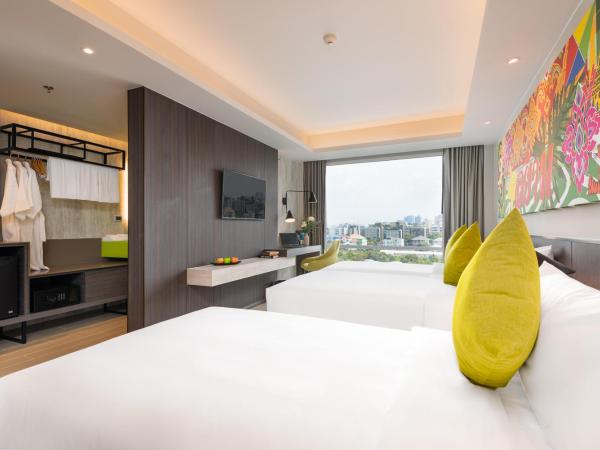 Maitria Hotel Rama 9 Bangkok - A Chatrium Collection : photo 2 de la chambre hébergement triple deluxe - vue sur ville