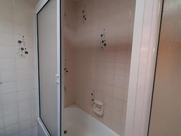 Dos Balcones : photo 6 de la chambre chambre lit queen-size avec salle de bains commune