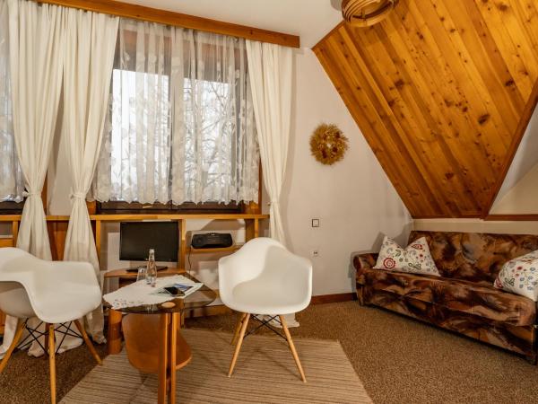 B&B Art House Szymaszkowa 1 : photo 3 de la chambre chambre double - vue sur jardin