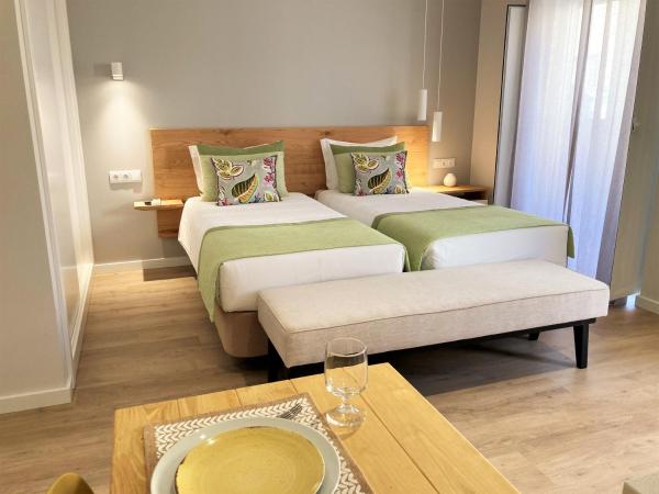 Cardeal Suites & Apartments : photo 2 de la chambre studio avec balcon