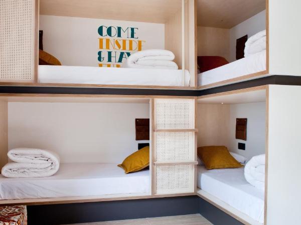 Toc Hostel Sevilla : photo 4 de la chambre lits superposés en dortoir mixte (6 personnes)