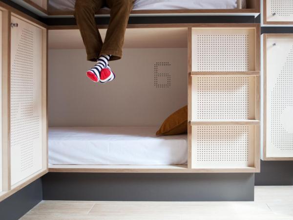 Toc Hostel Sevilla : photo 10 de la chambre lits superposés en dortoir mixte (8 personnes)