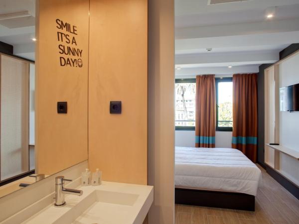 Toc Hostel Sevilla : photo 2 de la chambre chambre double