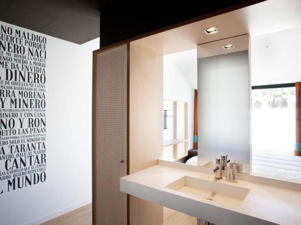 Toc Hostel Sevilla : photo 5 de la chambre chambre double avec terrasse