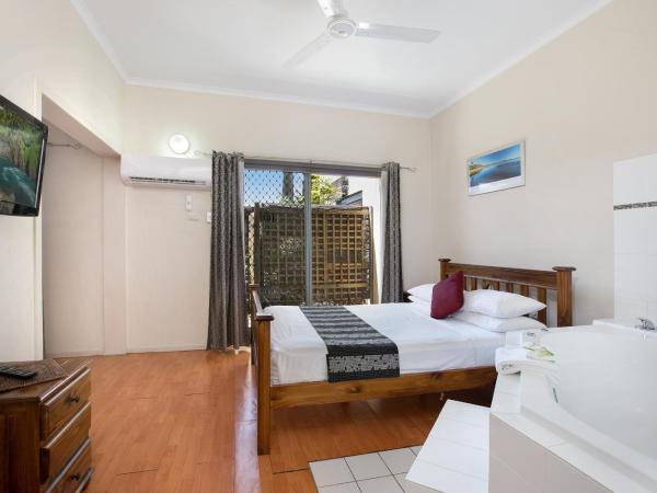 Cairns City Sheridan Motel : photo 2 de la chambre suite avec baignoire spa