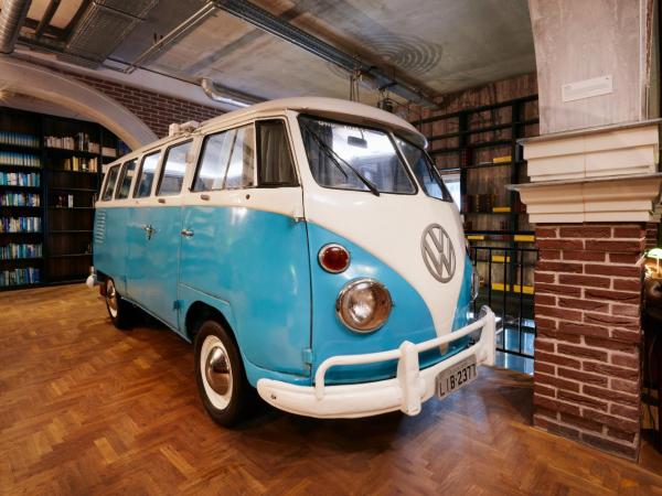 Hotel Not Hotel Amsterdam : photo 2 de la chambre chambre volkswagen t1 (salle de bains commune)