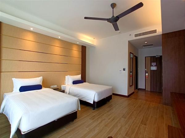 Pacific Regency Beach Resort, Port Dickson : photo 1 de la chambre chambre lits jumeaux de luxe - vue sur ville
