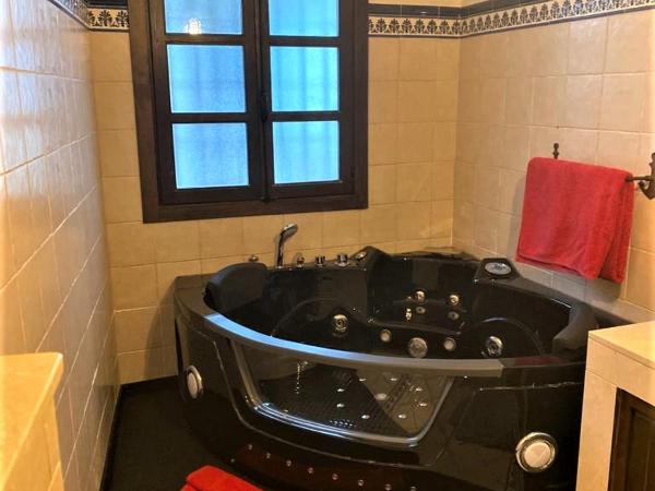 Cortijo Boutique Marbella : photo 6 de la chambre chambre double supérieure avec bain à remous