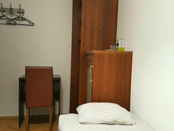 Niebieski Meander Pokoje blisko metra : photo 5 de la chambre chambre lits jumeaux Économique