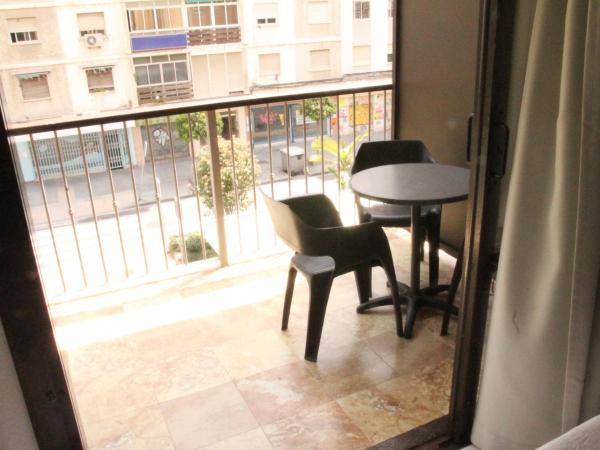 Pension Terminal : photo 6 de la chambre chambre triple avec terrasse