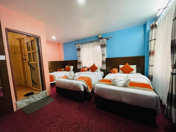 Rosemary Homes Pokhara : photo 2 de la chambre chambre triple basique avec salle de bains commune