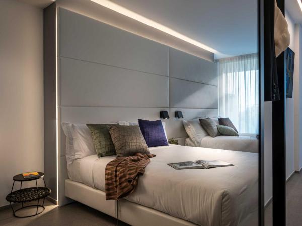 J44 Lifestyle Hotel : photo 2 de la chambre chambre avec 2 grands lits queen-size