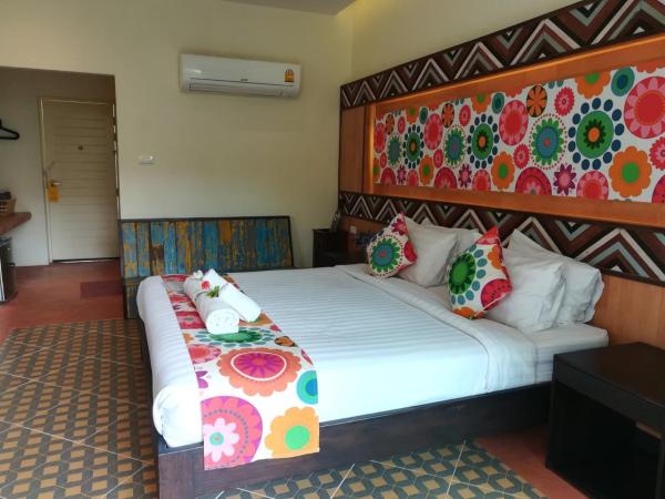 Good Times Resort Kanchanaburi : photo 4 de la chambre chambre double supérieure - vue sur jardin