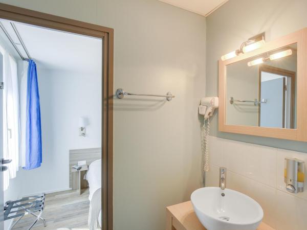 Contact Hôtel du Champ de Mars de Saint-Brieuc : photo 7 de la chambre chambre double