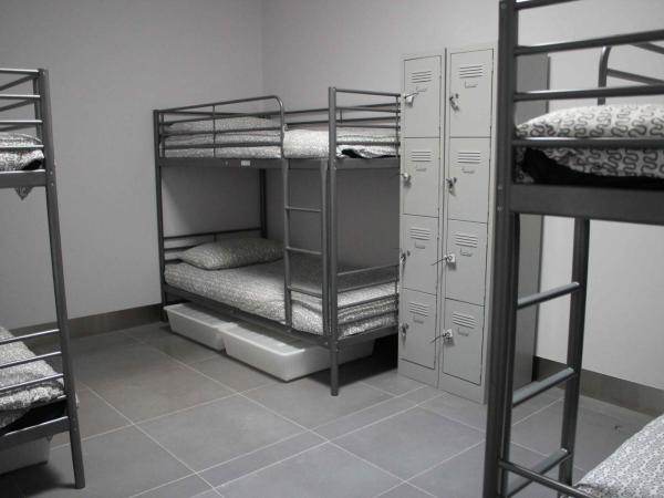 Quokka Backpackers Hostel Perth - note - Valid passport required to check in : photo 1 de la chambre lit dans un dortoir de 4 lits