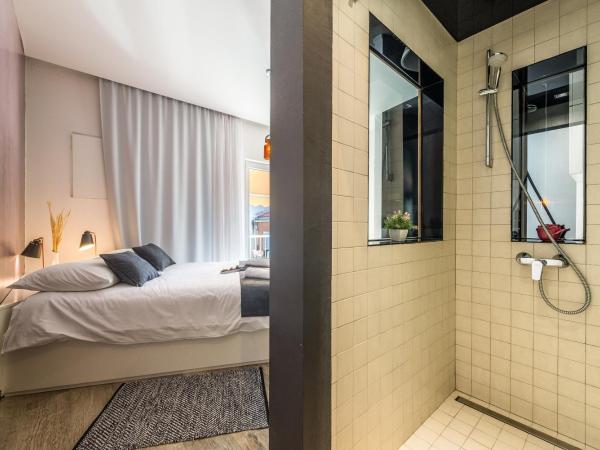 Luxury rooms in Old Town by Belmont Realty : photo 5 de la chambre chambre double avec salle de bains privative