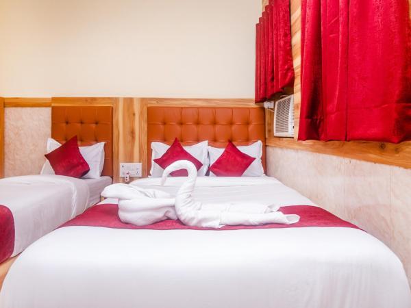 Aman Hotel near CST : photo 1 de la chambre triple bed non ac