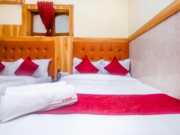 Aman Hotel near CST : photo 7 de la chambre four bed ac