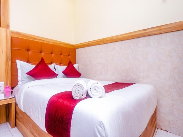 Aman Hotel near CST : photo 4 de la chambre four bed ac