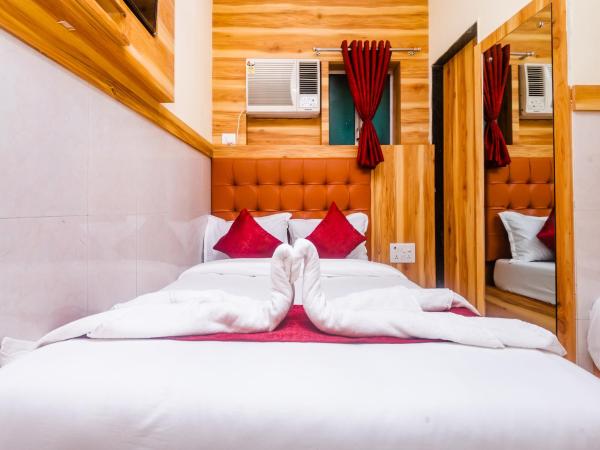 Aman Hotel near CST : photo 9 de la chambre five bed ac