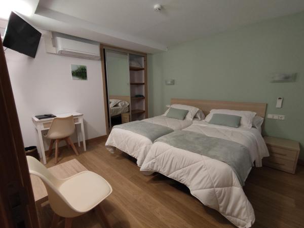 Pension Joakina : photo 2 de la chambre chambre double ou lits jumeaux avec salle de bains privative externe