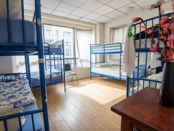 The Apache Hostel : photo 1 de la chambre lit simple dans dortoir mixte de 8 lits