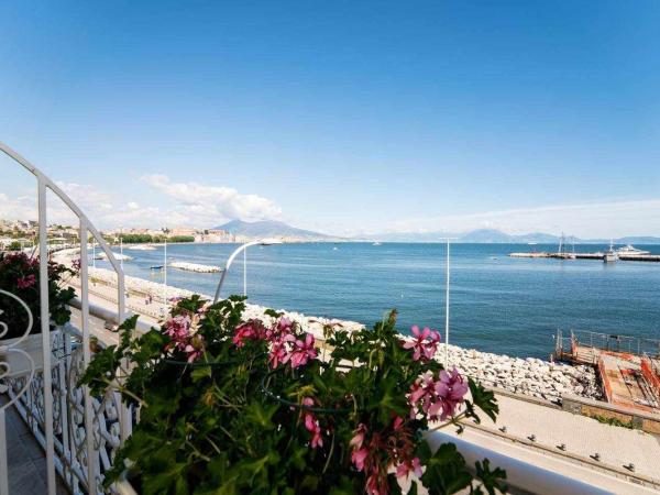 Seaside Caracciolo : photo 5 de la chambre chambre lit king-size - vue sur mer