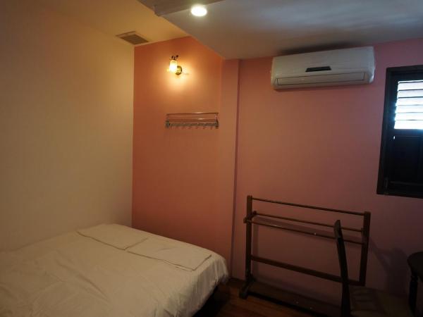 Thirty Three Stewart Houze : photo 2 de la chambre chambre double standard avec salle de bains commune