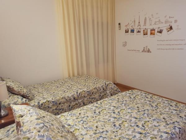 Hostal Mary -Adults Only 18 and up : photo 5 de la chambre chambre lits jumeaux