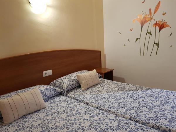 Hostal Mary -Adults Only 18 and up : photo 7 de la chambre chambre triple