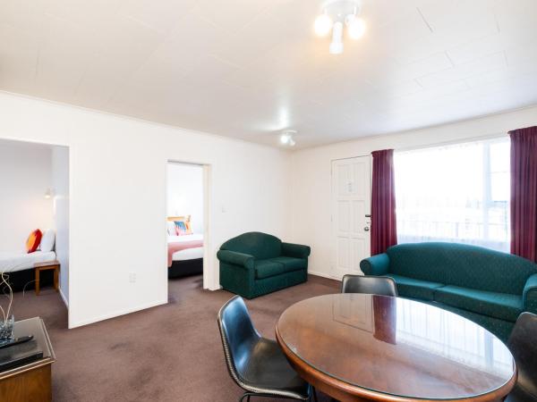 Chevron Motel : photo 10 de la chambre appartement 2 chambres avec canapé-lit