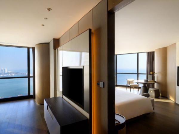青岛海天大酒店 : photo 2 de la chambre suite deluxe - vue sur mer
